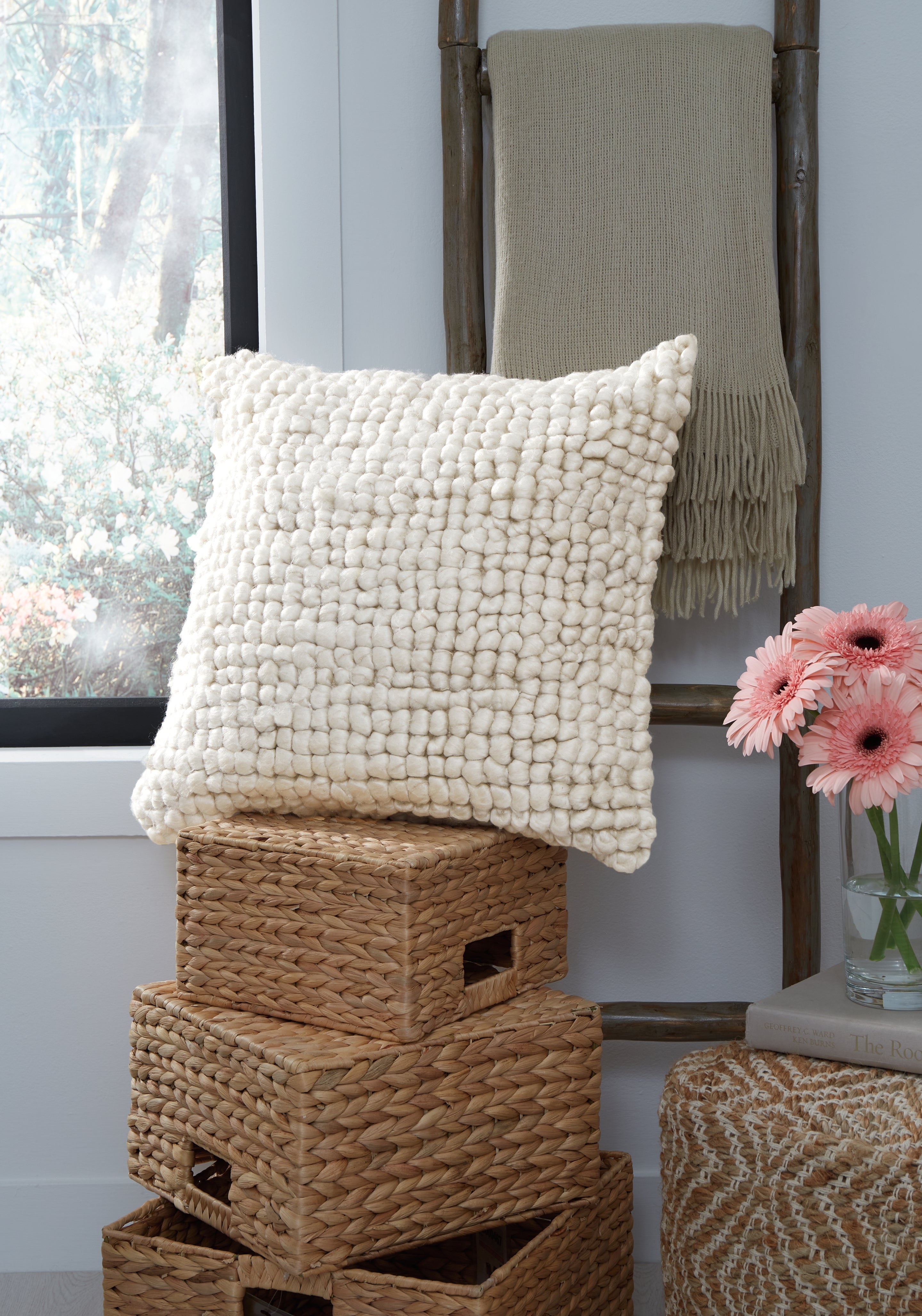 Lullora Furniture - Ashley Furniture - Aavie Pillows - Pillow / Ivory - A1000956P
