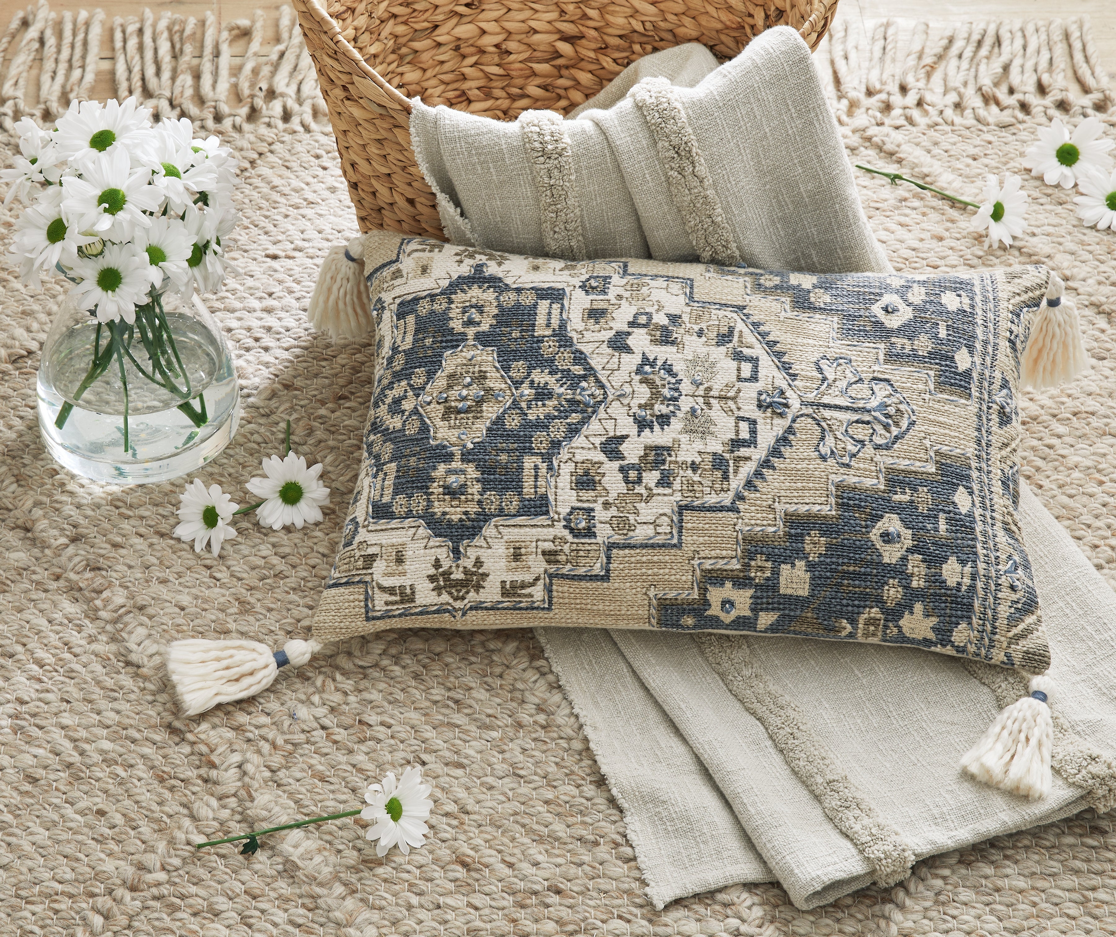 Lullora Furniture - Ashley Furniture - Winbury Pillows - Pillow / Blue/Tan/White - A1001035P
