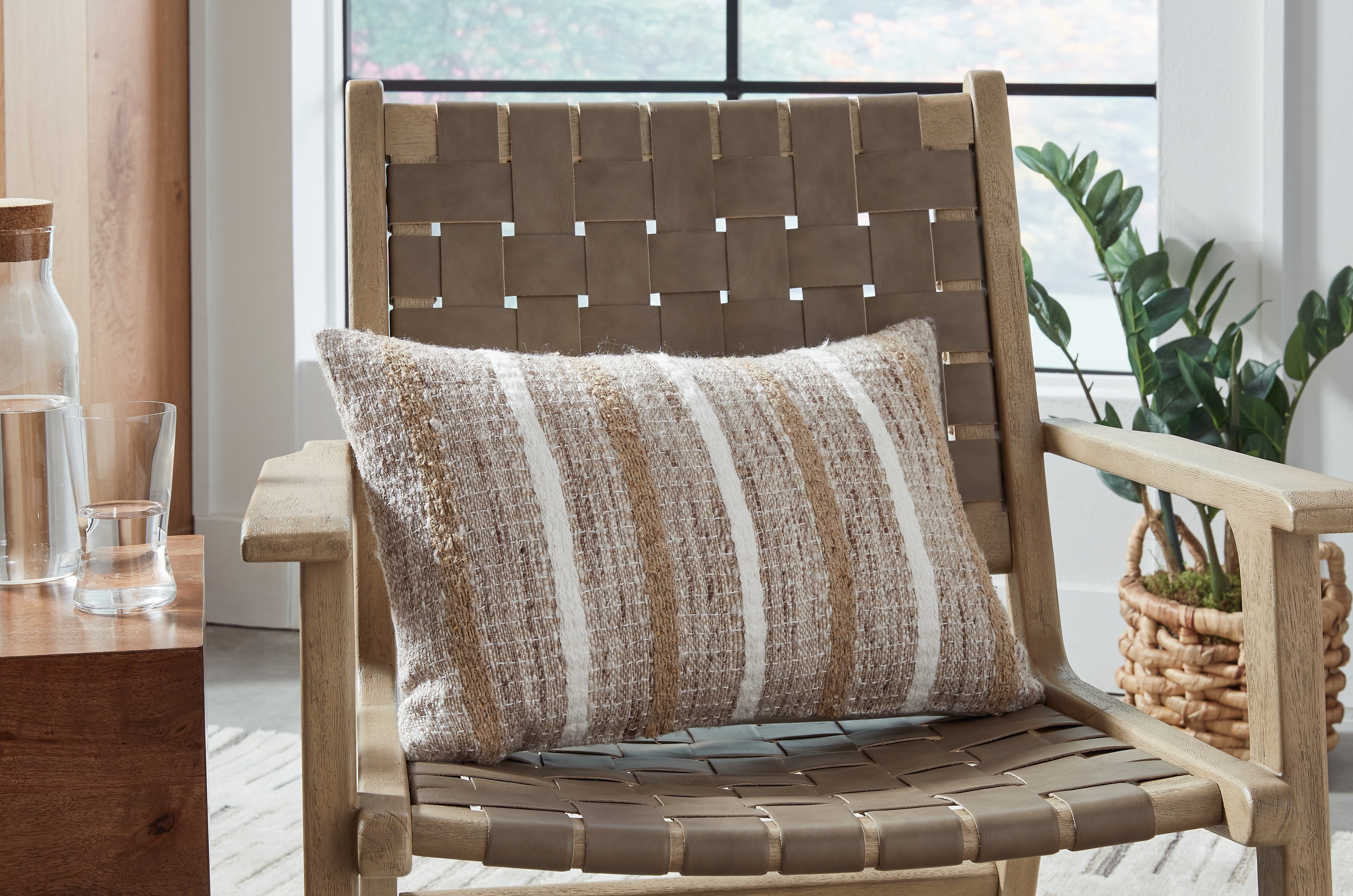 Lullora Furniture - Ashley Furniture - Benish Pillows - Pillow / Tan/Brown/White - A1001047P