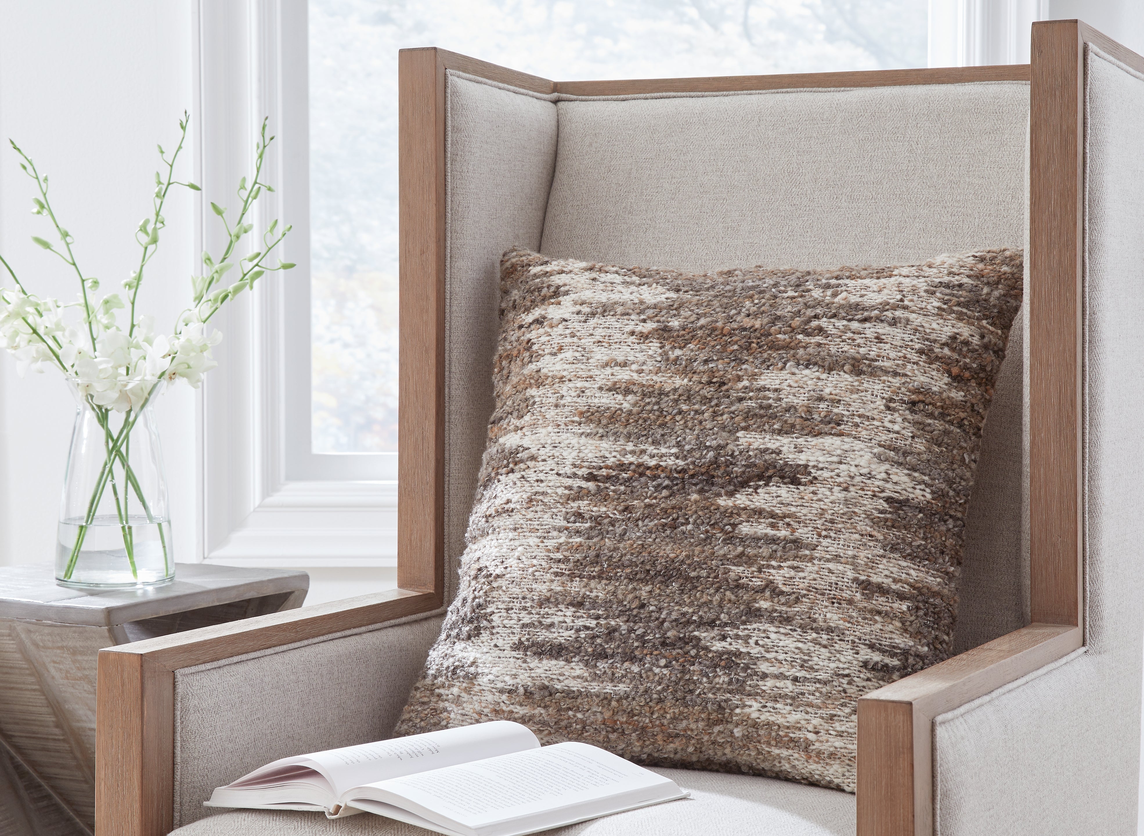 Lullora Furniture - Ashley Furniture - Nealton Pillows - Pillow / Brown/White - A1001050P