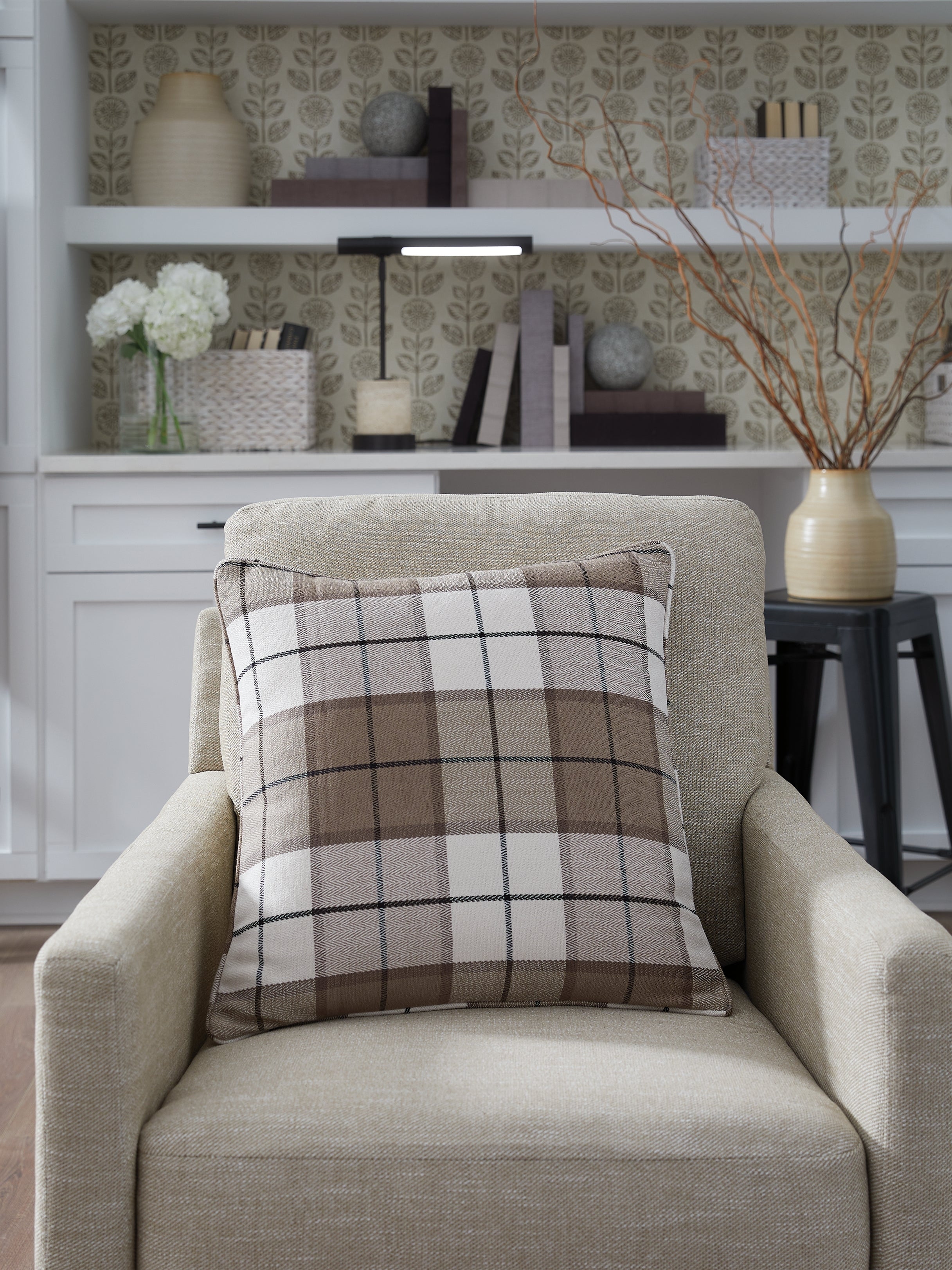 Lullora Furniture - Ashley Furniture - Godricton Pillows - Pillow / Brown/Black/Cream - A1001103P