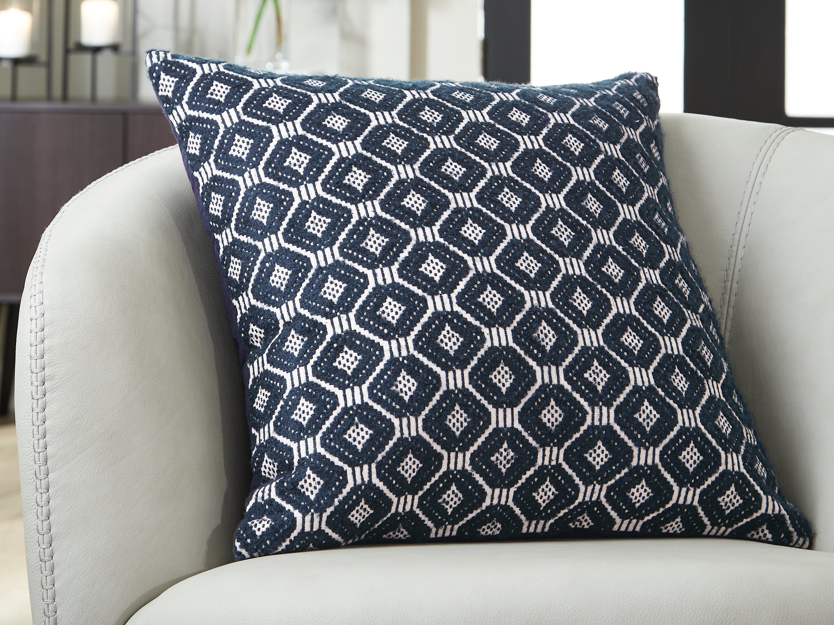 Lullora Furniture - Ashley Furniture - Abra Pillows - Pillow (4/CS) / Black/Ivory - A1001109