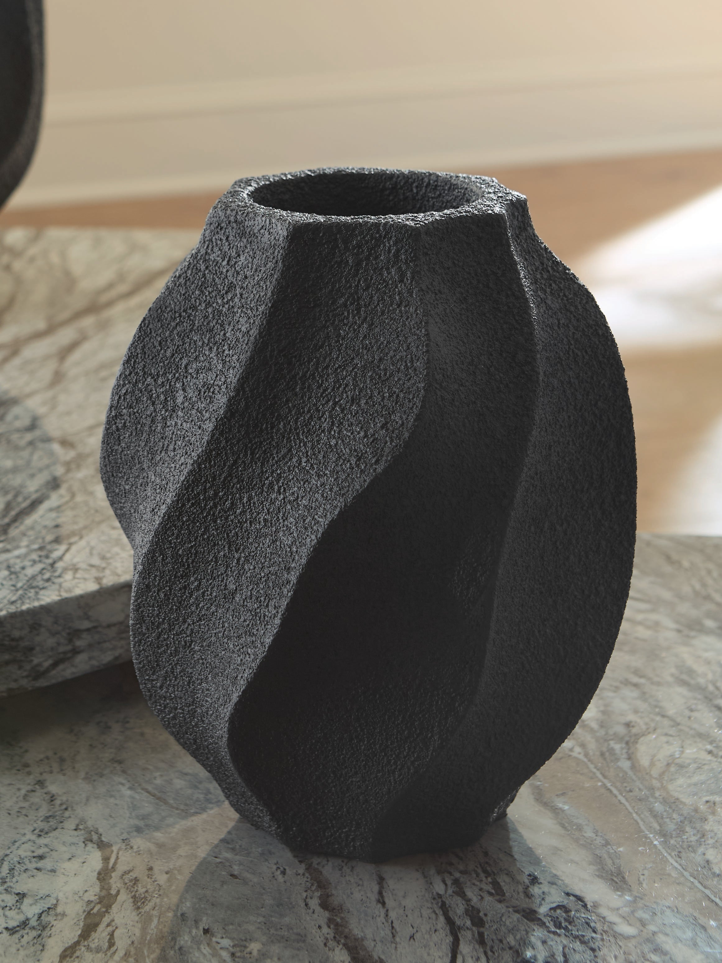 Lullora Furniture - Ashley Furniture - Judworth Vase - Vase / Black - A2000875