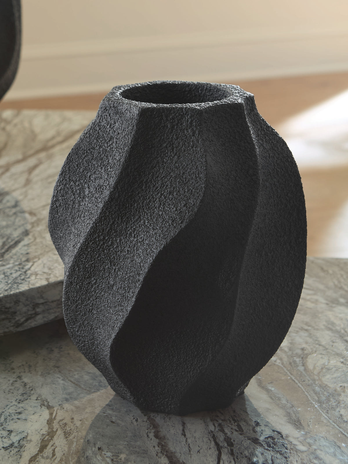 Lullora Furniture - Ashley Furniture - Judworth Vase - Vase / Black - A2000875