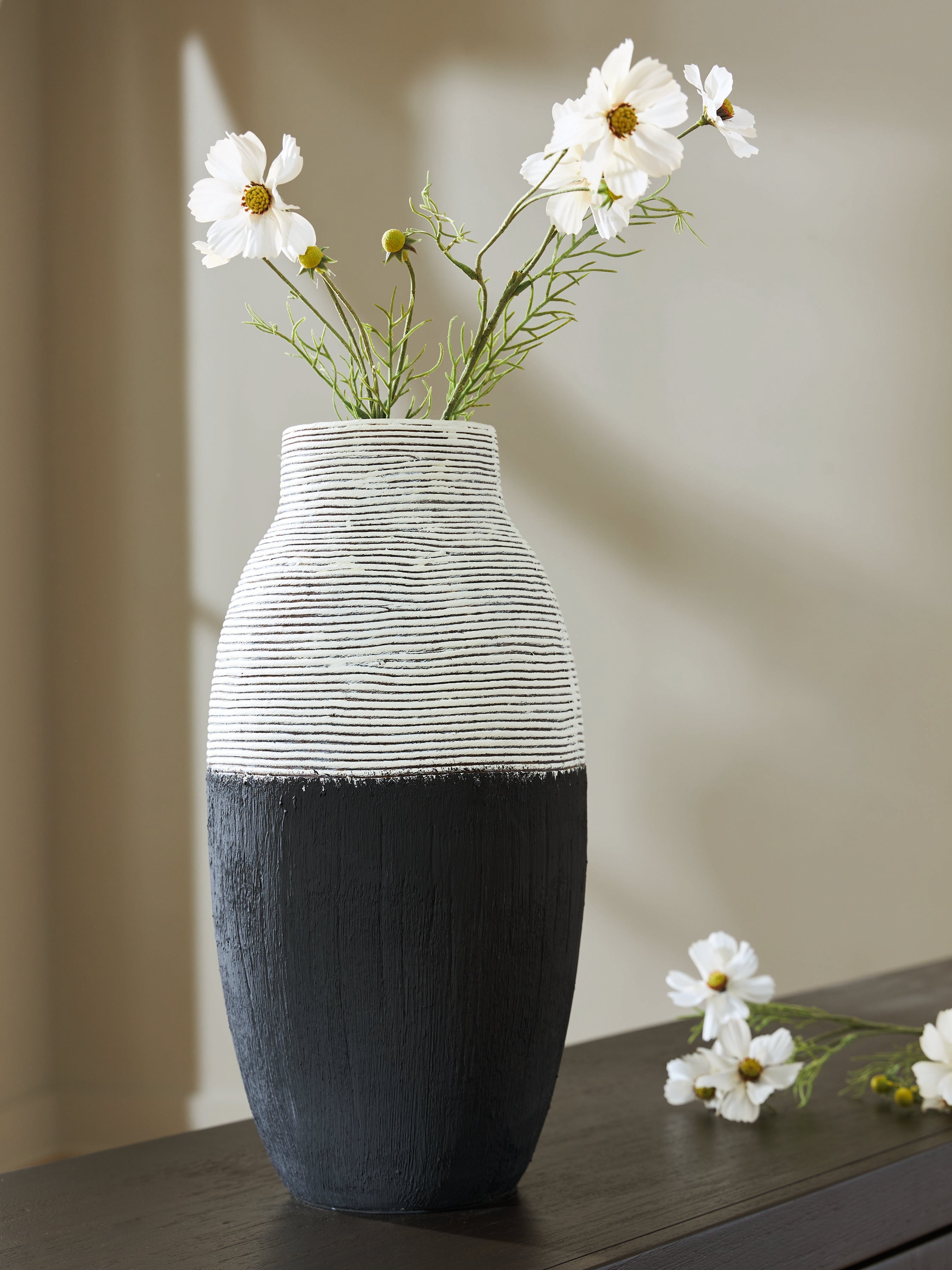 Lullora Furniture - Ashley Furniture - Girtha Vase - Vase / Antique White/Black - A2000877