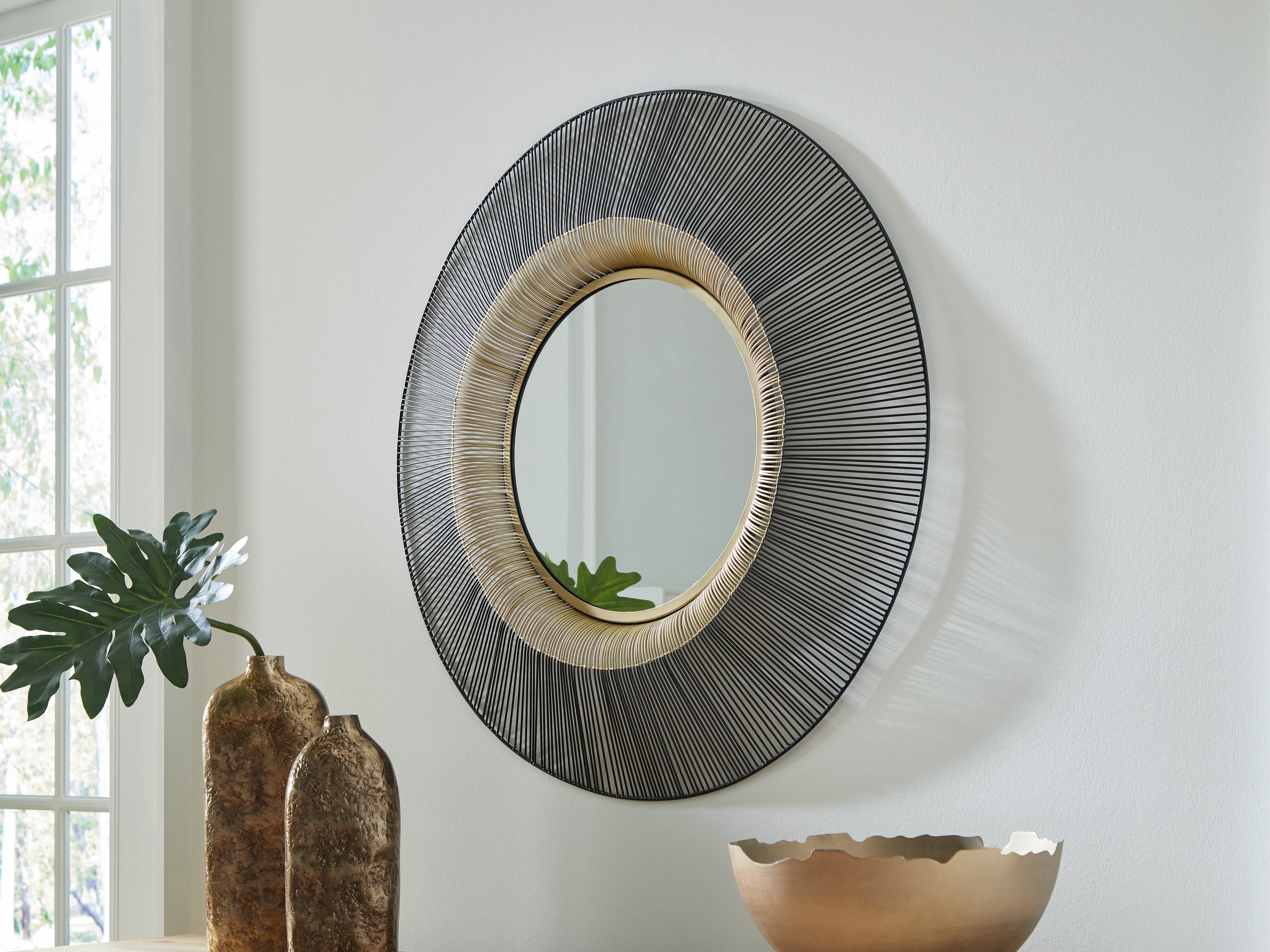 Lullora Furniture - Ashley Furniture - Dallmen Mirror - Accent Mirror / Black/Gold Finish - A8010407