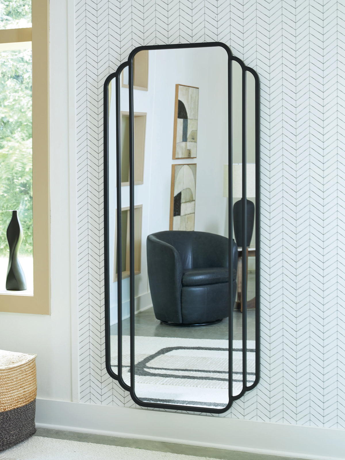 Lullora Furniture - Ashley Furniture - Antigone Mirror - Floor Mirror / Black - A8010434