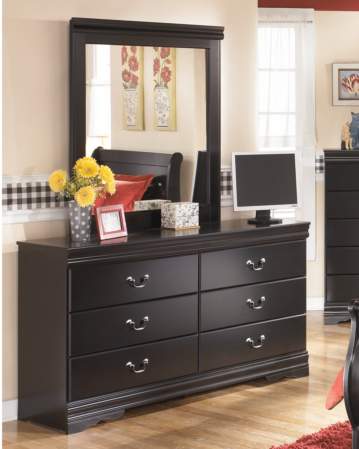 Lullora Furniture - Ashley Furniture - Huey Vineyard Bedroom - Dresser and Mirror / Black - B128B1