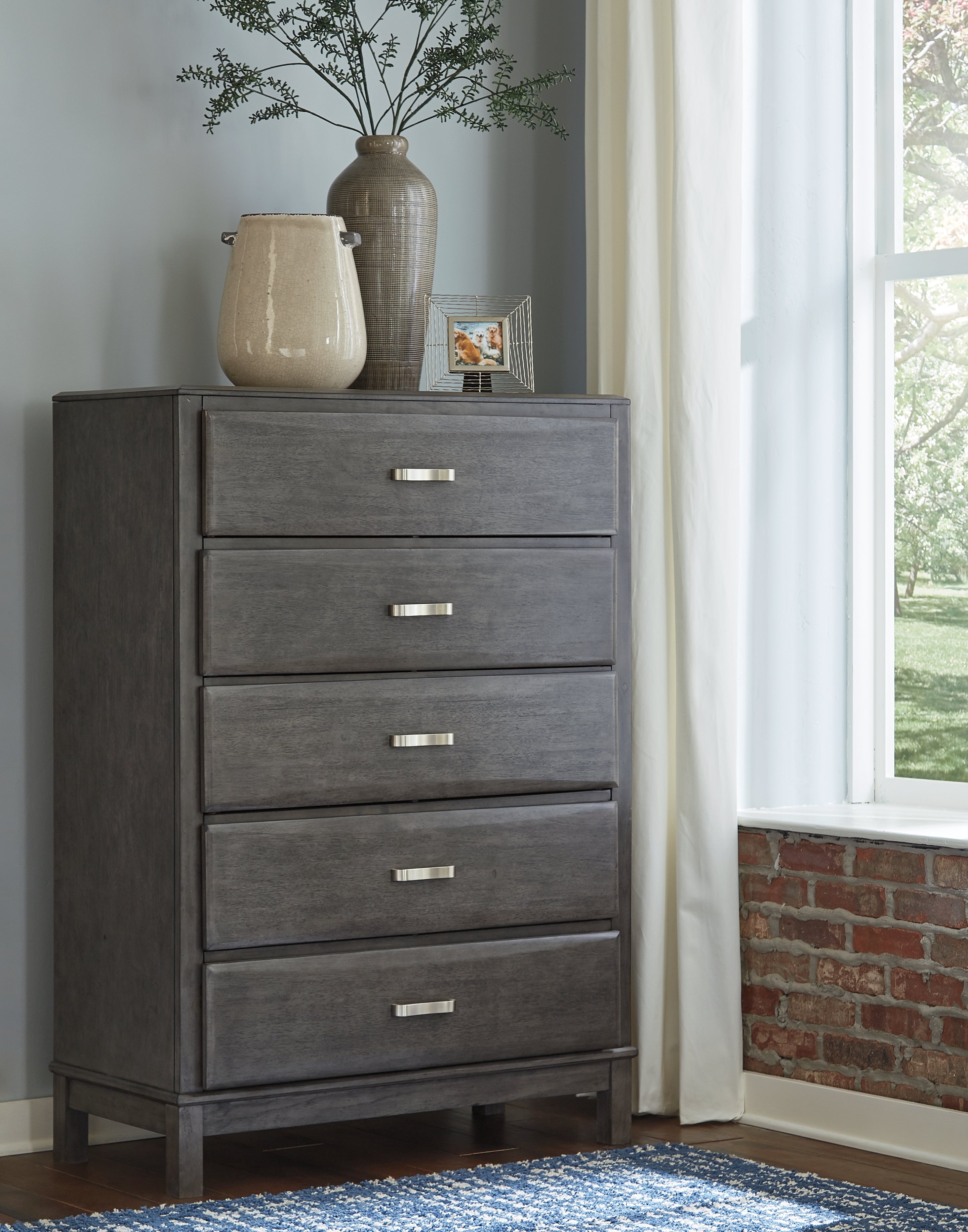 Lullora Furniture - Ashley Furniture - Caitbrook Bedroom - Five Drawer Chest / Gray - B476-46