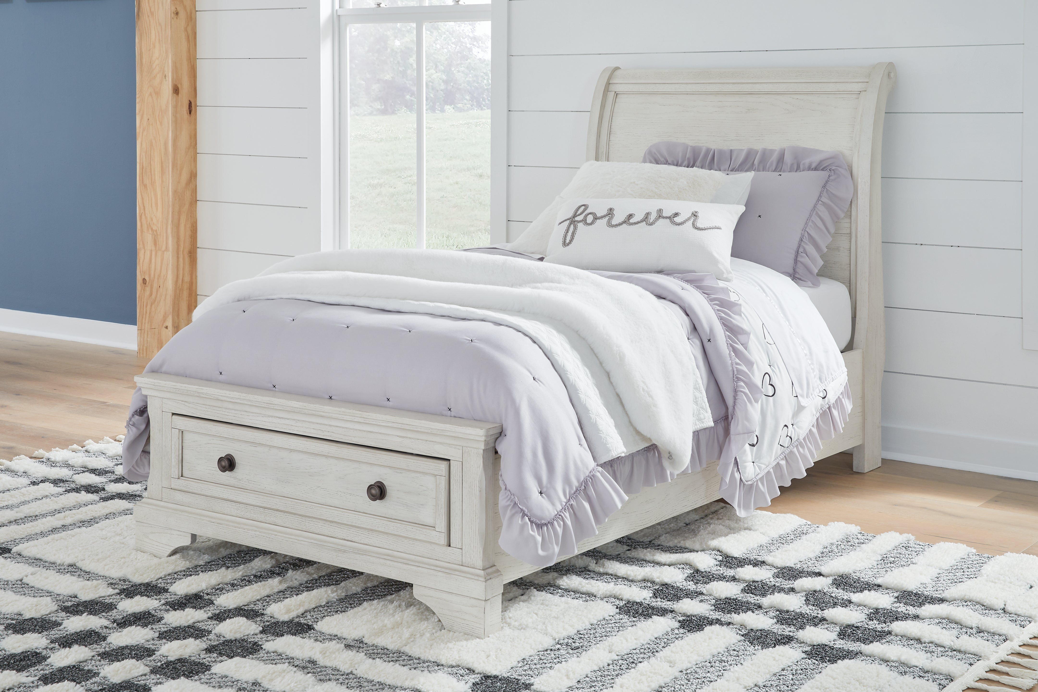 Lullora Furniture - Ashley Furniture - Robbinsdale Bedroom - Twin Sleigh Storage Bed / Antique White - B742B12