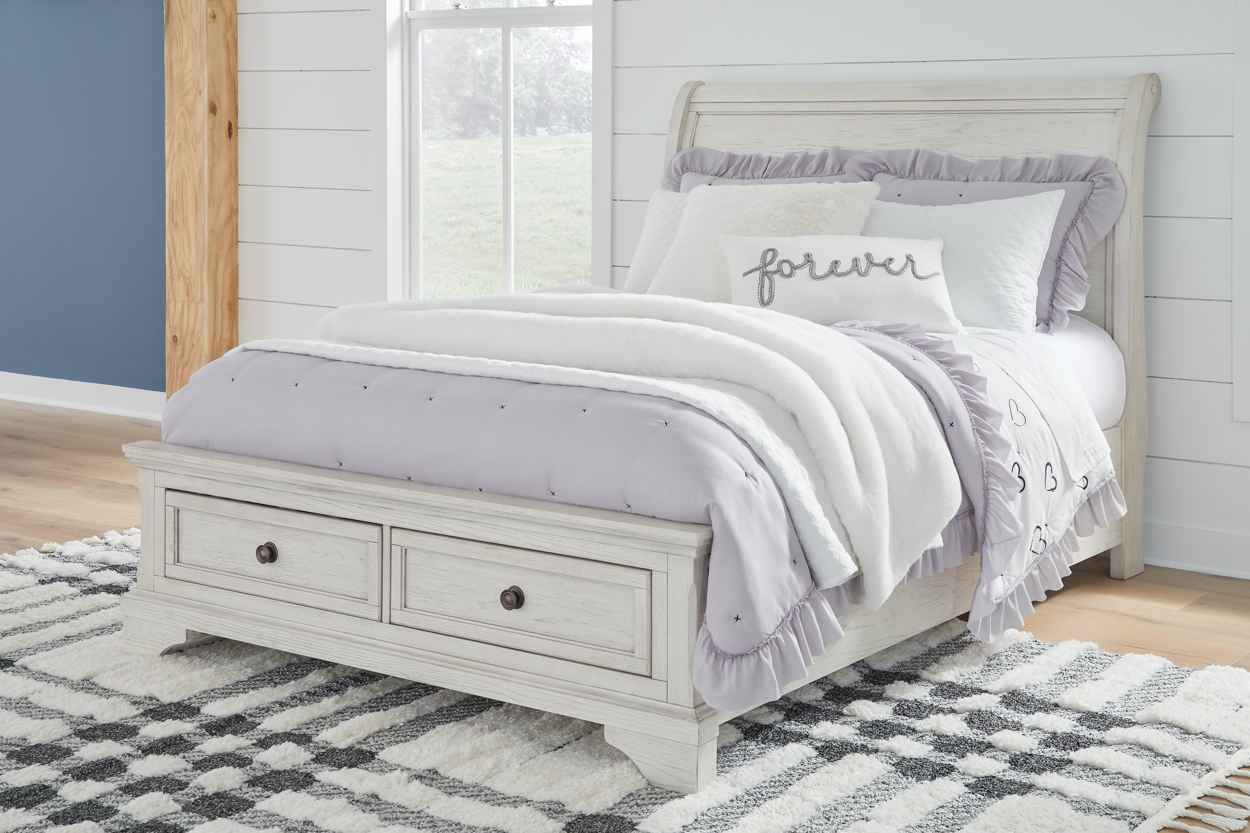 Lullora Furniture - Ashley Furniture - Robbinsdale Bedroom - Full Sleigh Storage Bed / Antique White - B742B13