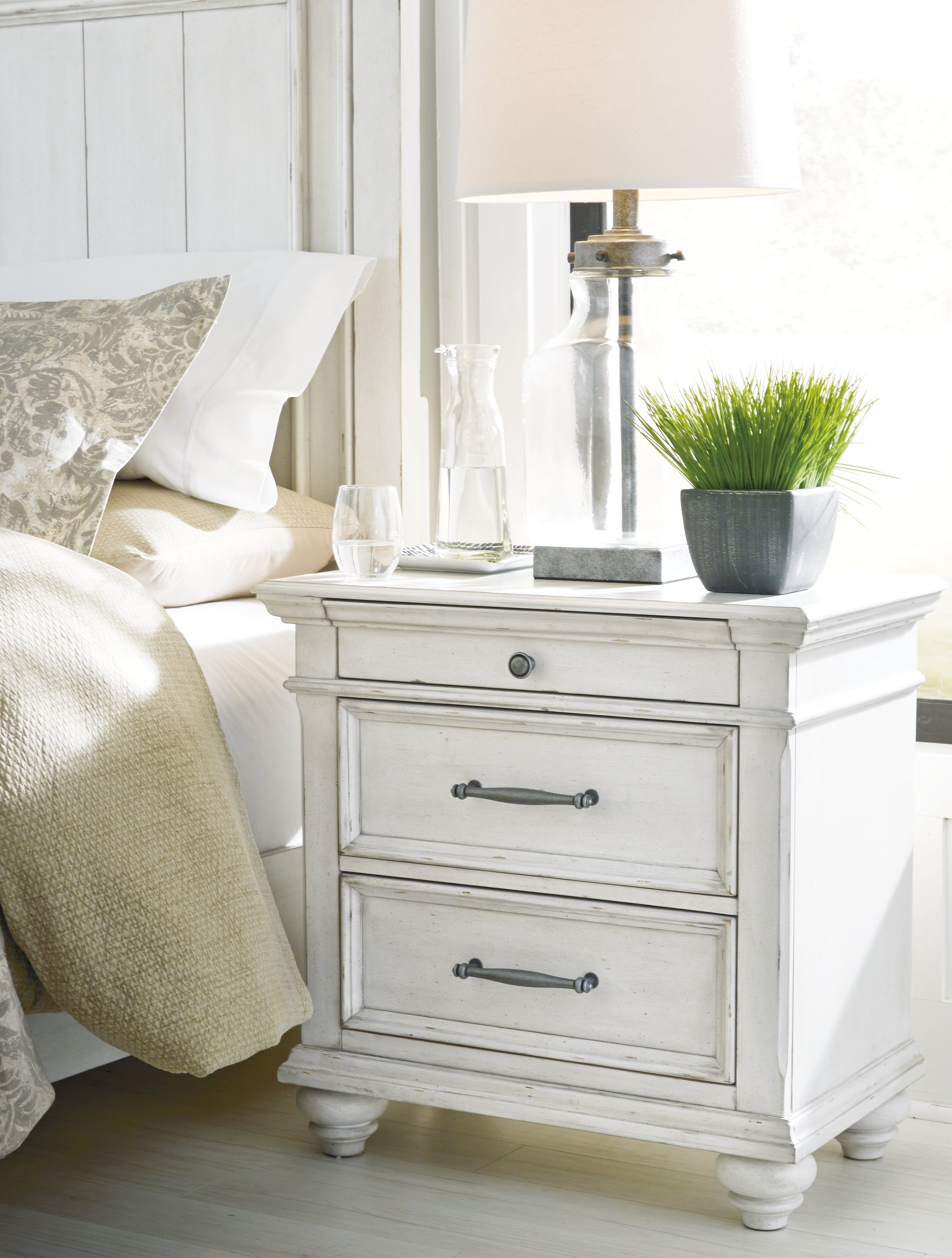 Lullora Furniture - Ashley Furniture - Kanwyn Bedroom - Three Drawer Night Stand / Whitewash - B777-93