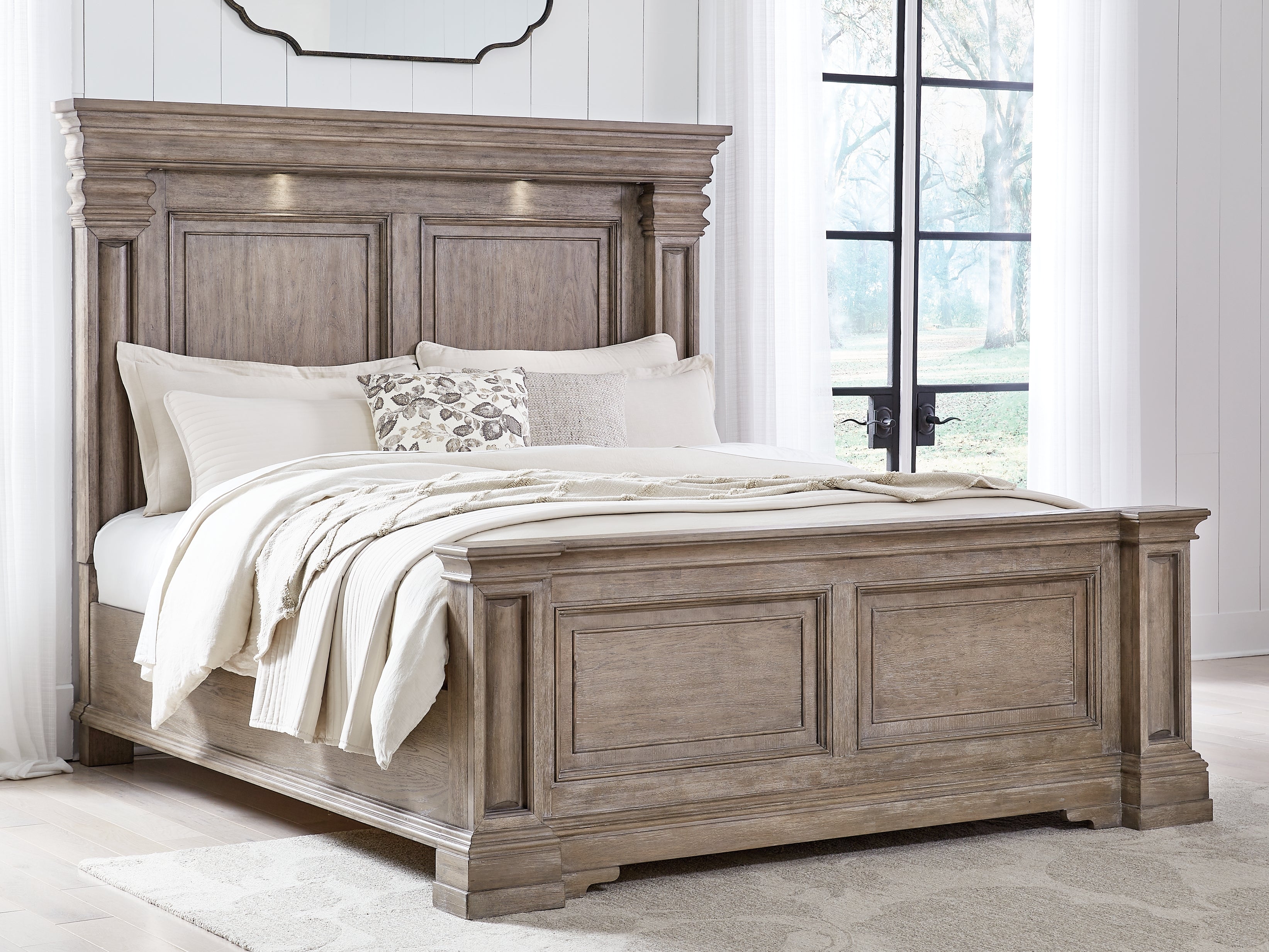 Lullora Furniture - Ashley Furniture - Blairhurst Bedroom - King Panel Bed / Light Grayish Brown - B916B4