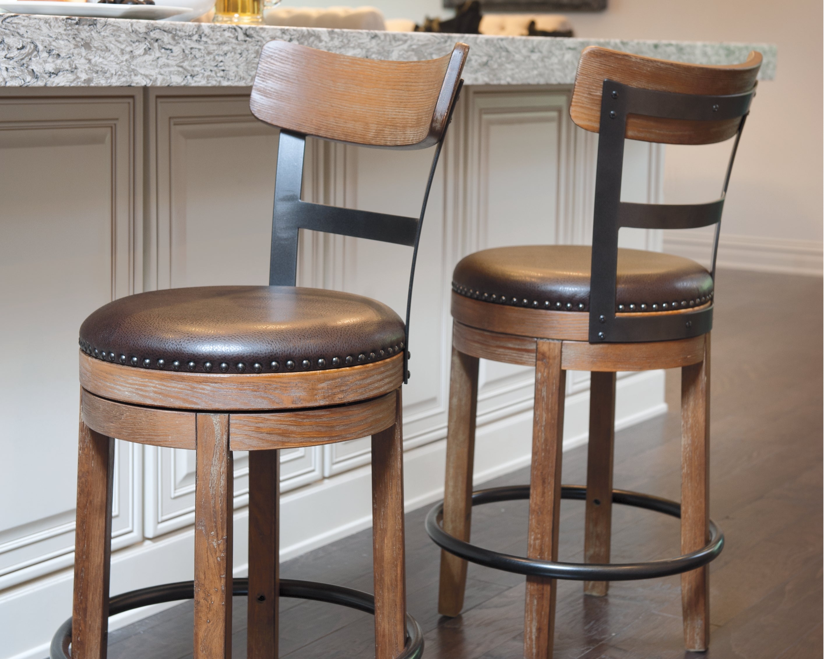 Lullora Furniture - Ashley Furniture - Pinnadel Dining Room - Counter Height Bar Stool (Set of 2) / Grayish Brown - D542-124X2