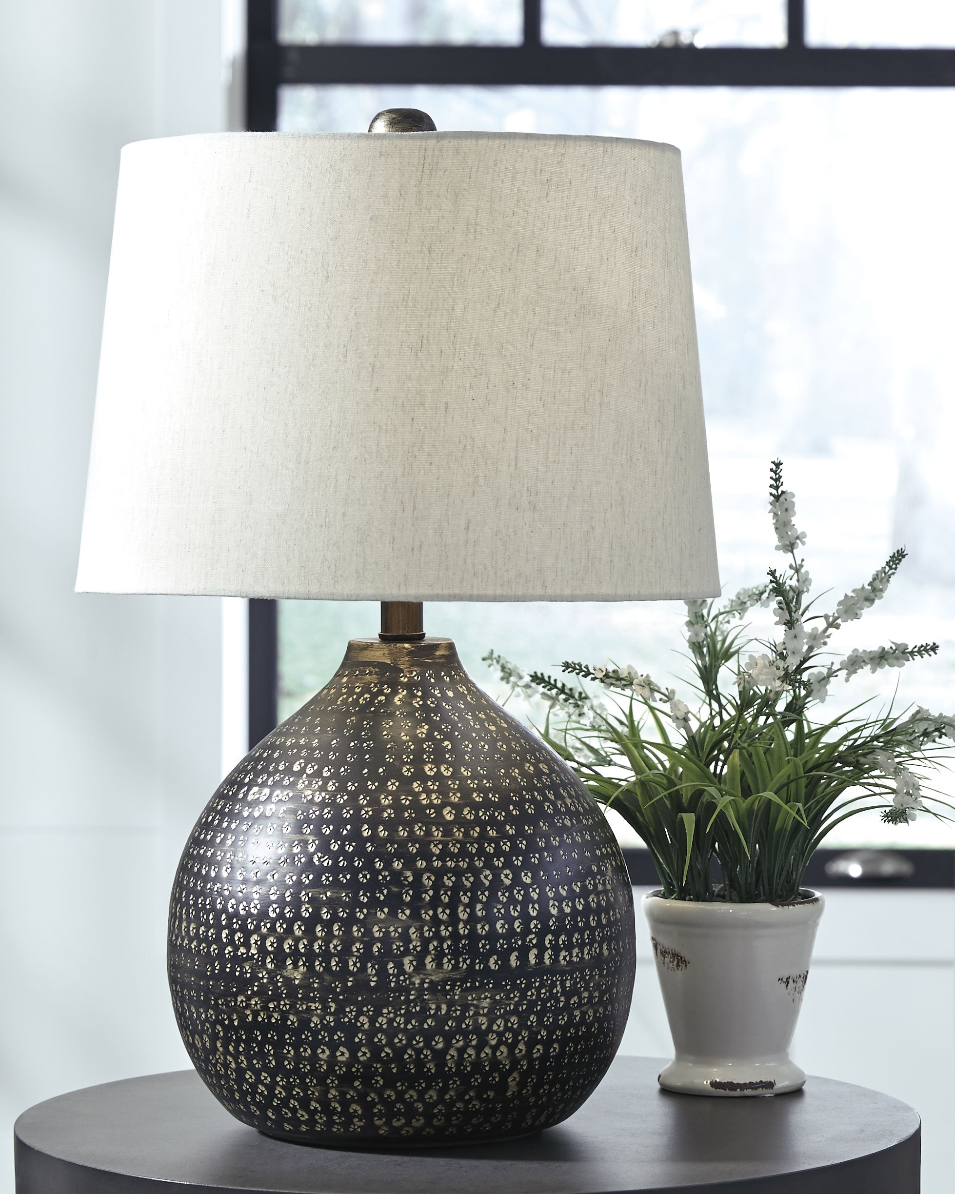 Lullora Furniture - Ashley Furniture - Maire Lighting - Table Lamp (Set of 2) / Black/Gold Finish - L207294X2