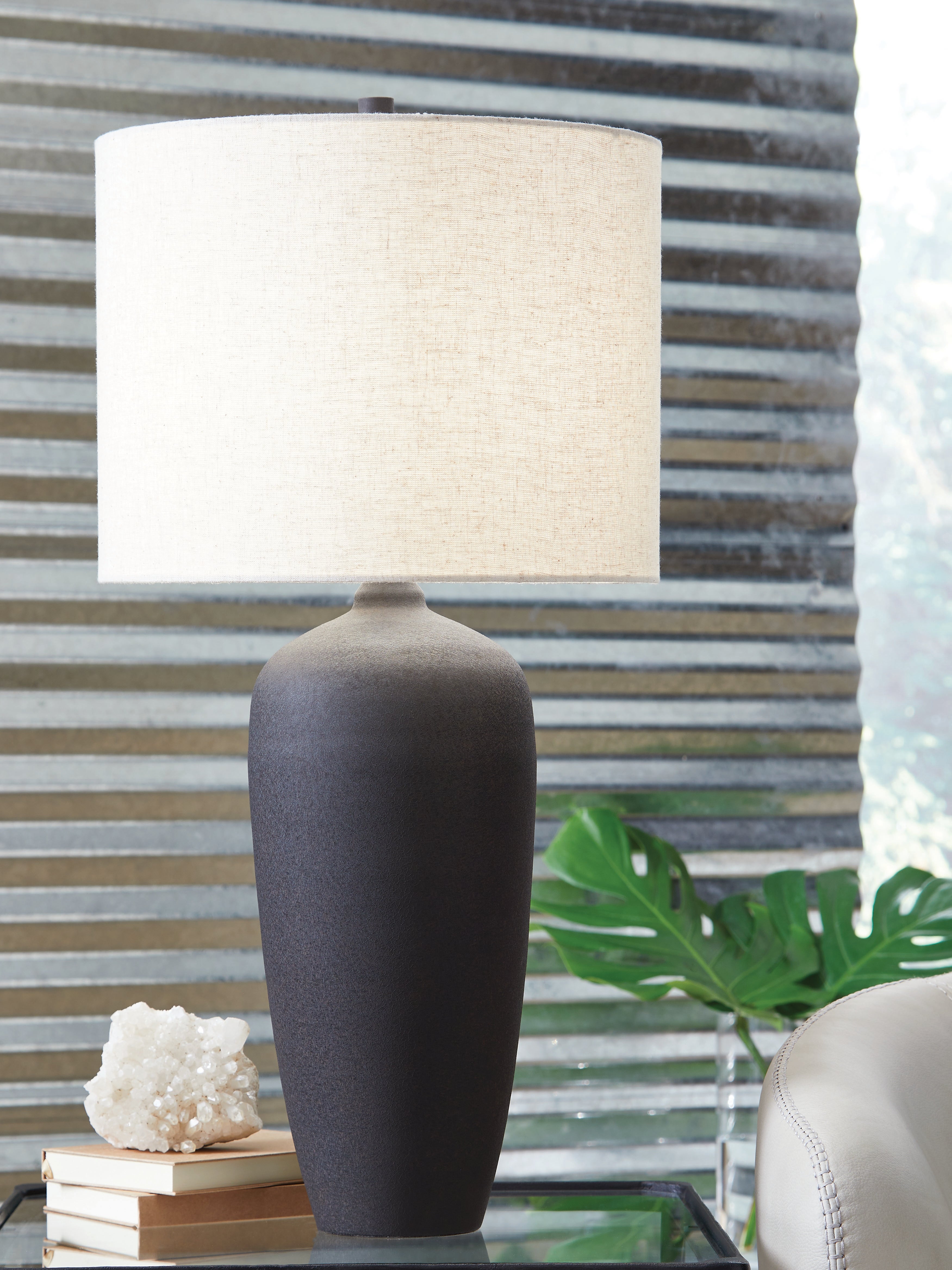 Lullora Furniture - Ashley Furniture - Ryenburg Lighting - Metal Table Lamp (1/CN) / Black - L207584