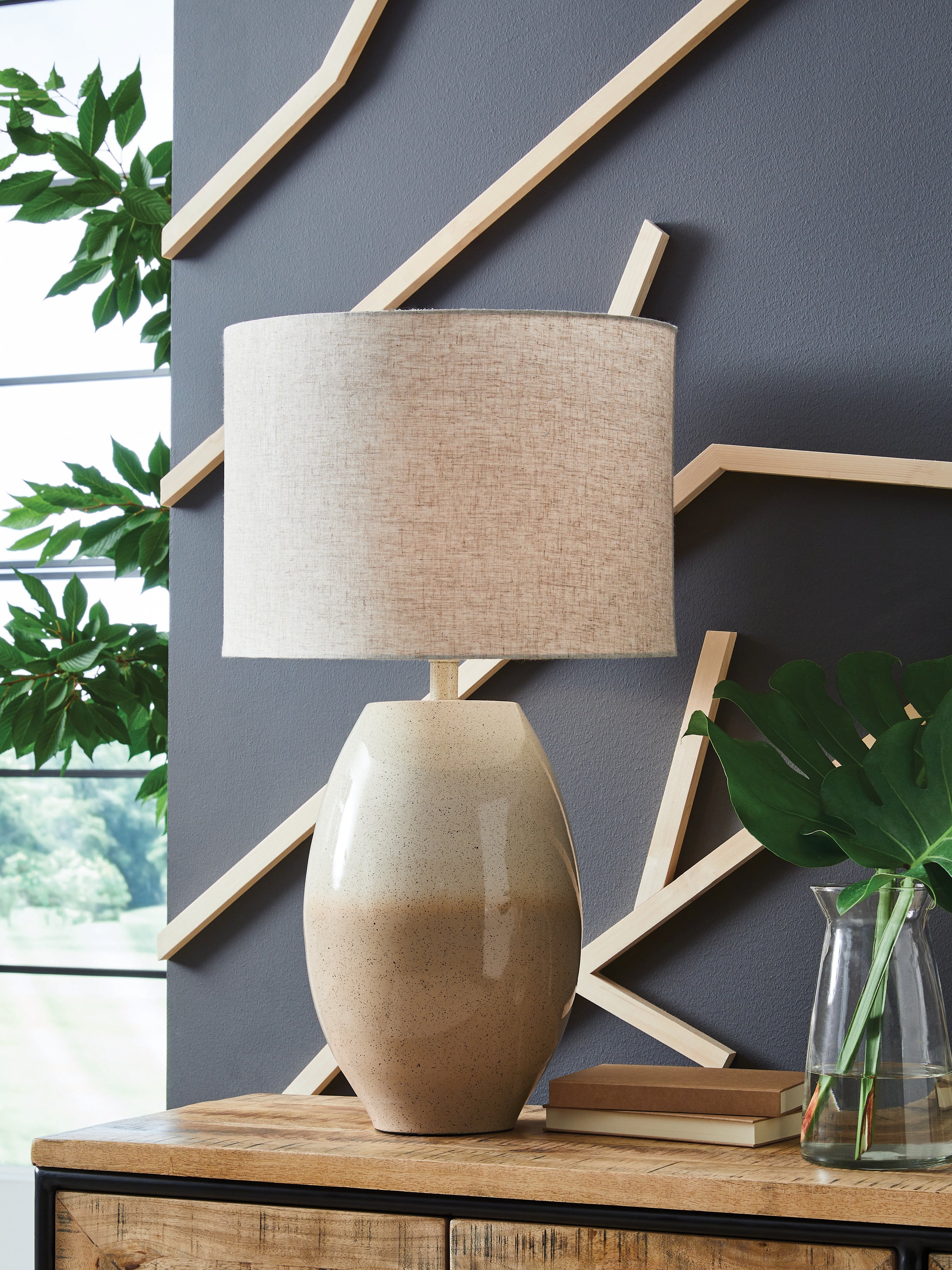 Lullora Furniture - Ashley Furniture - Linas Lighting - Metal Table Lamp (1/CN) / Cream/Beige - L207594