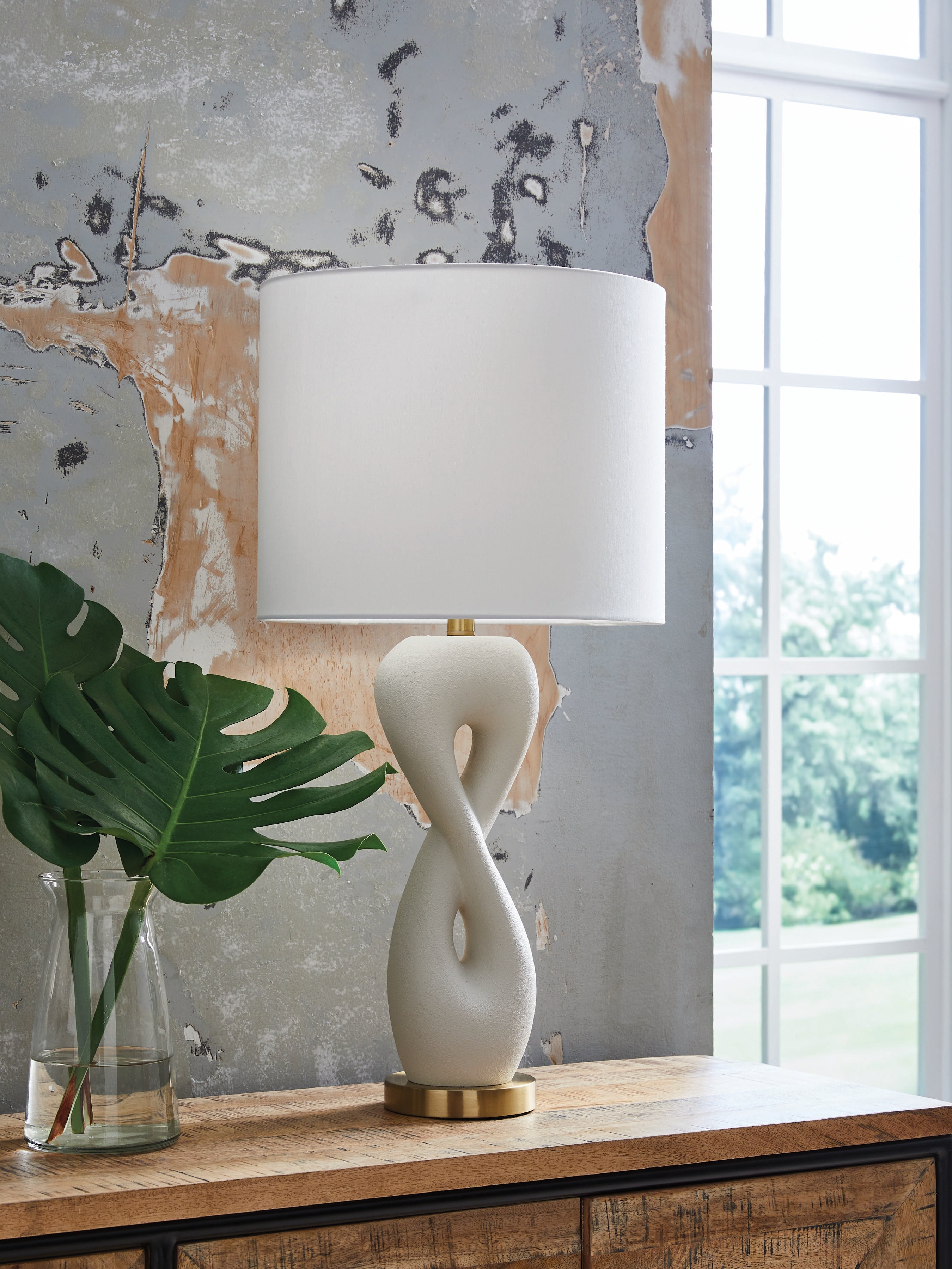 Lullora Furniture - Ashley Furniture - Judrich Lighting - Poly Table Lamp (1/CN) / White/Gold Finish - L236024