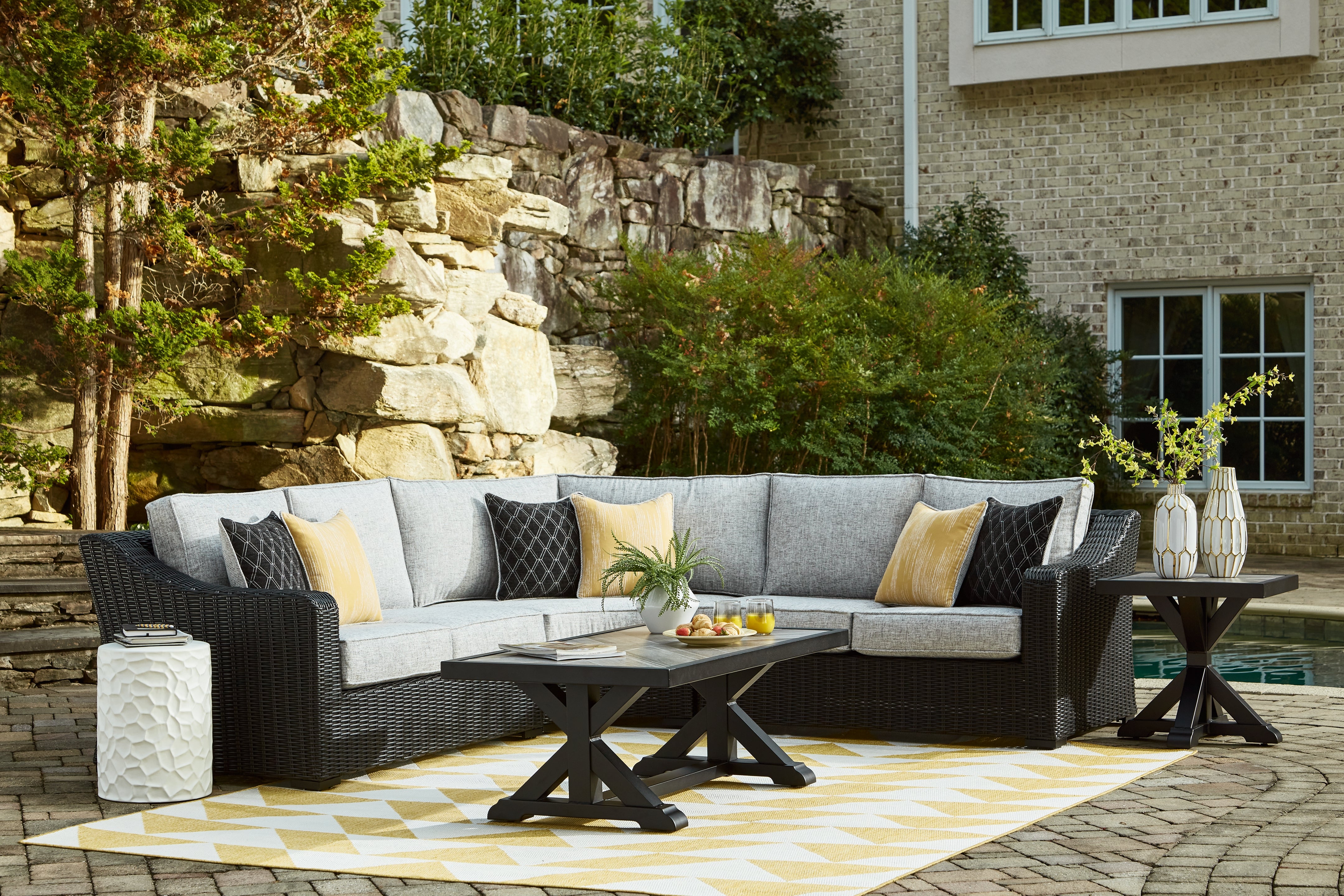 Lullora Furniture - Ashley Furniture - Beachcroft Outdoor - 3-Piece Outdoor Sectional / Black/Light Gray - P792P1