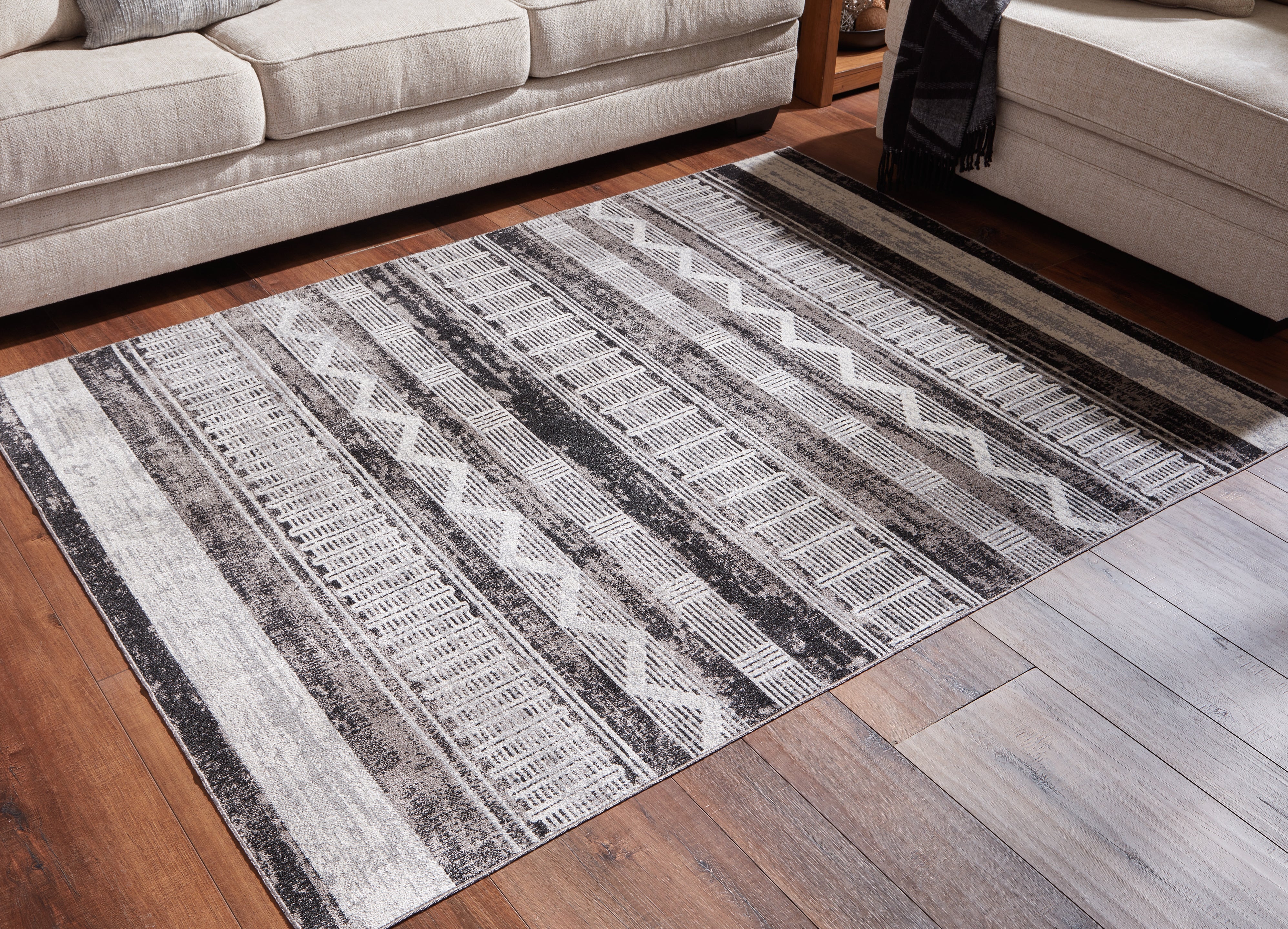 Lullora Furniture - Ashley Furniture - Henchester Rug - 5' x 7' Washable Rug / Multi - R405992