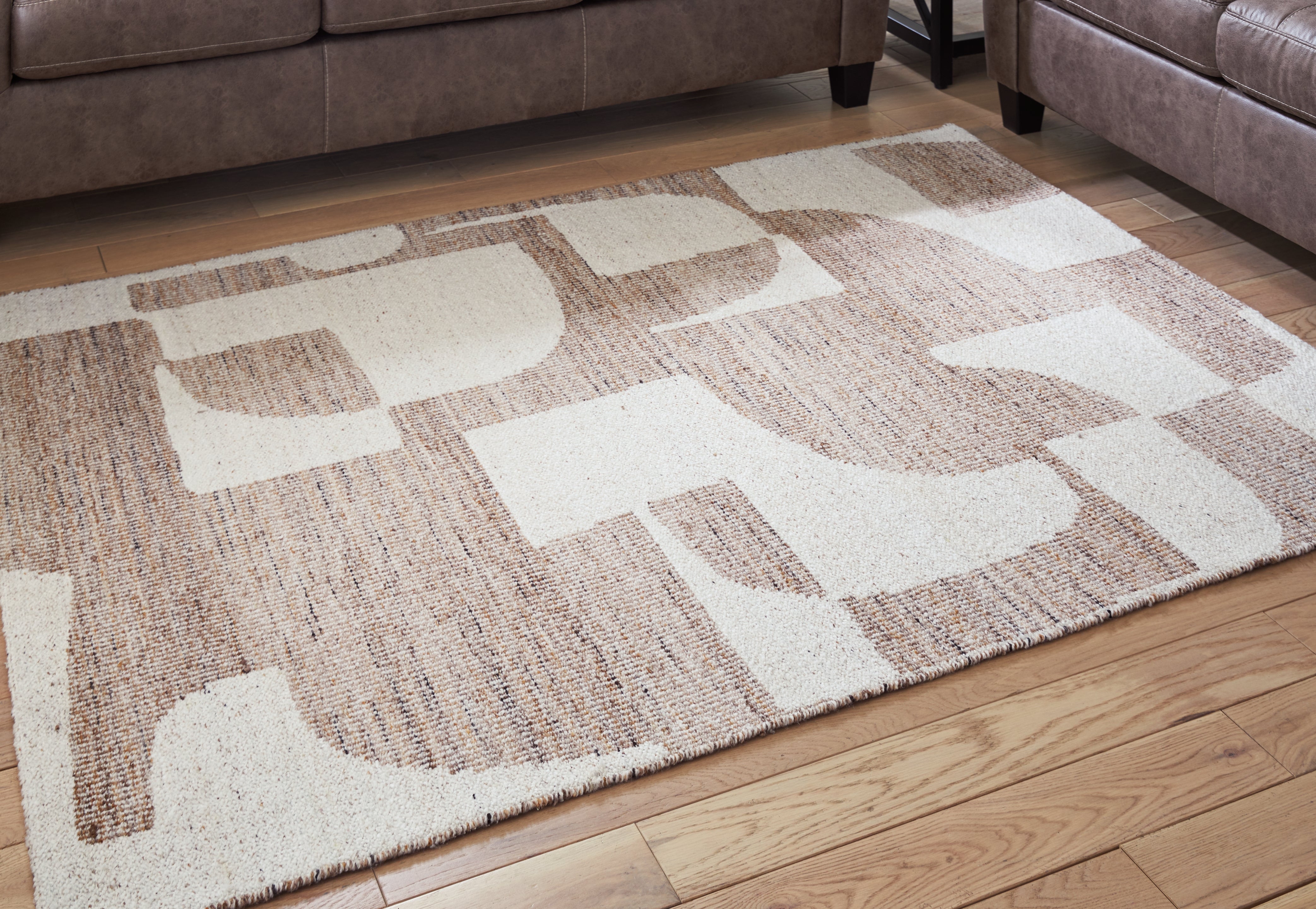 Lullora Furniture - Ashley Furniture - Brynnfield Rug - 8' x 10' Rug / Beige/Brown - R406371
