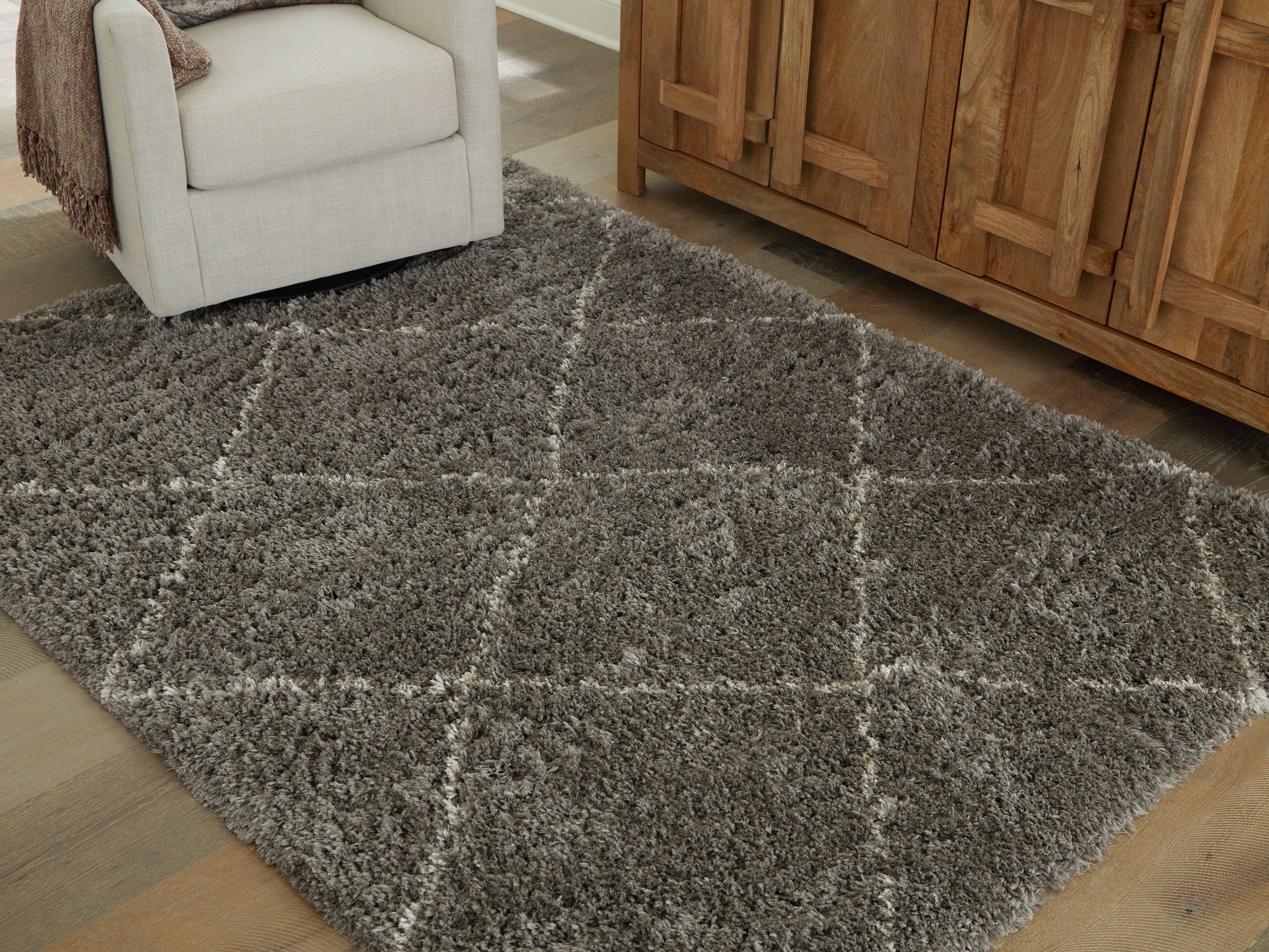 Lullora Furniture - Ashley Furniture - Wrenlow Rug - 8' x 10' Rug / Gray/Cream - R407221