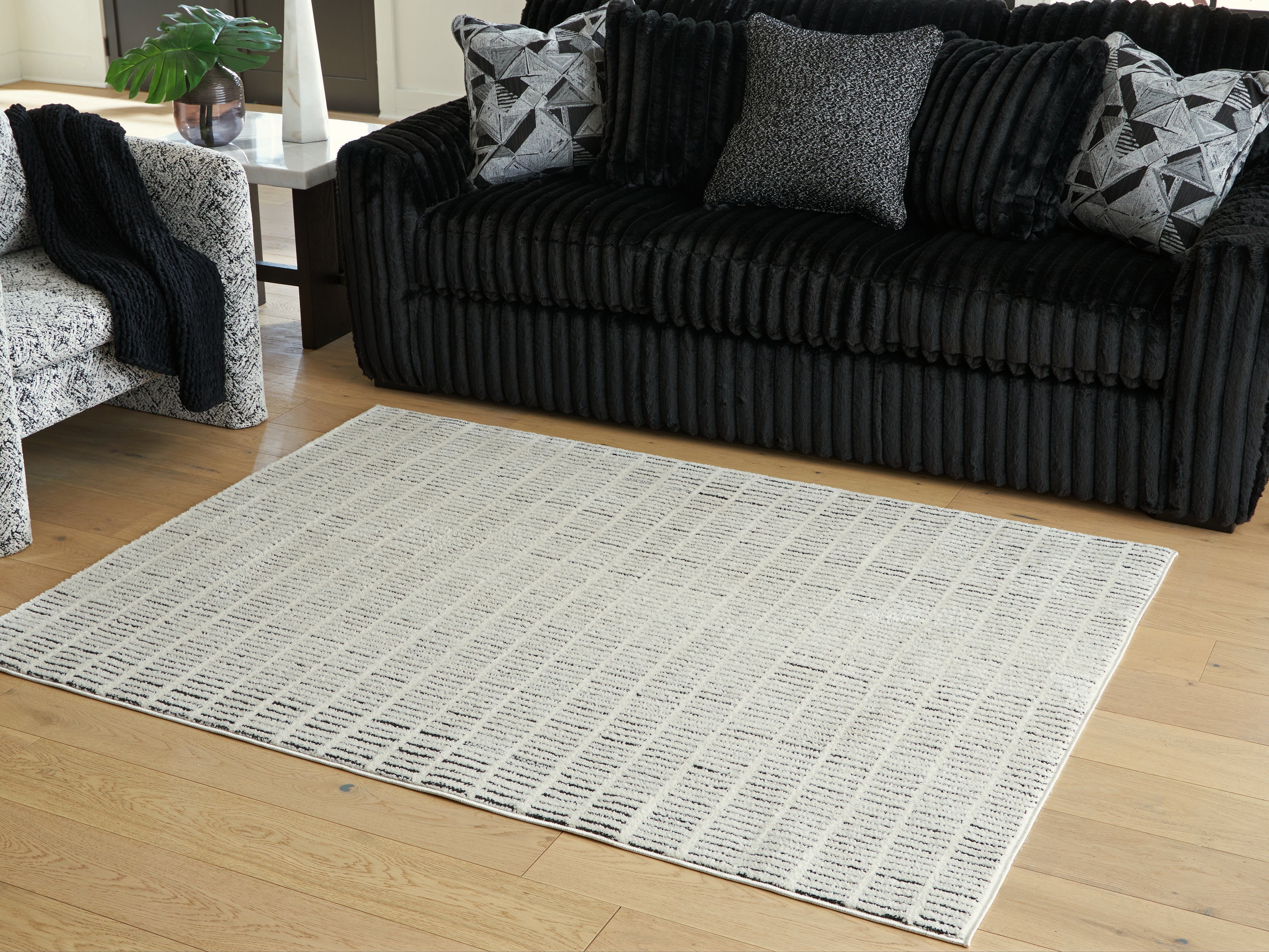 Lullora Furniture - Ashley Furniture - Turinwith Rug - 5'3" x 7' Area Rug / Ivory/Black - R407552
