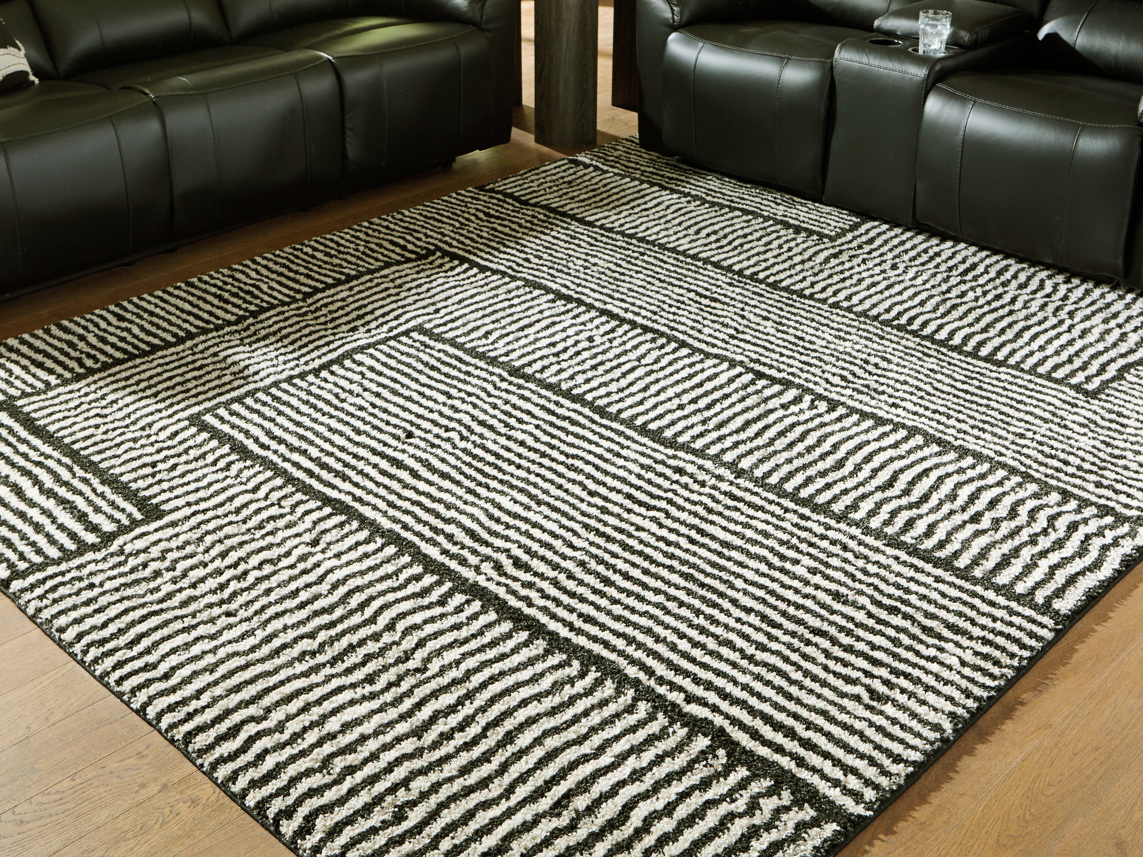 Lullora Furniture - Ashley Furniture - Kurtmen Rug - 5' x 7' Area Rug / Black/Ivory - R407592