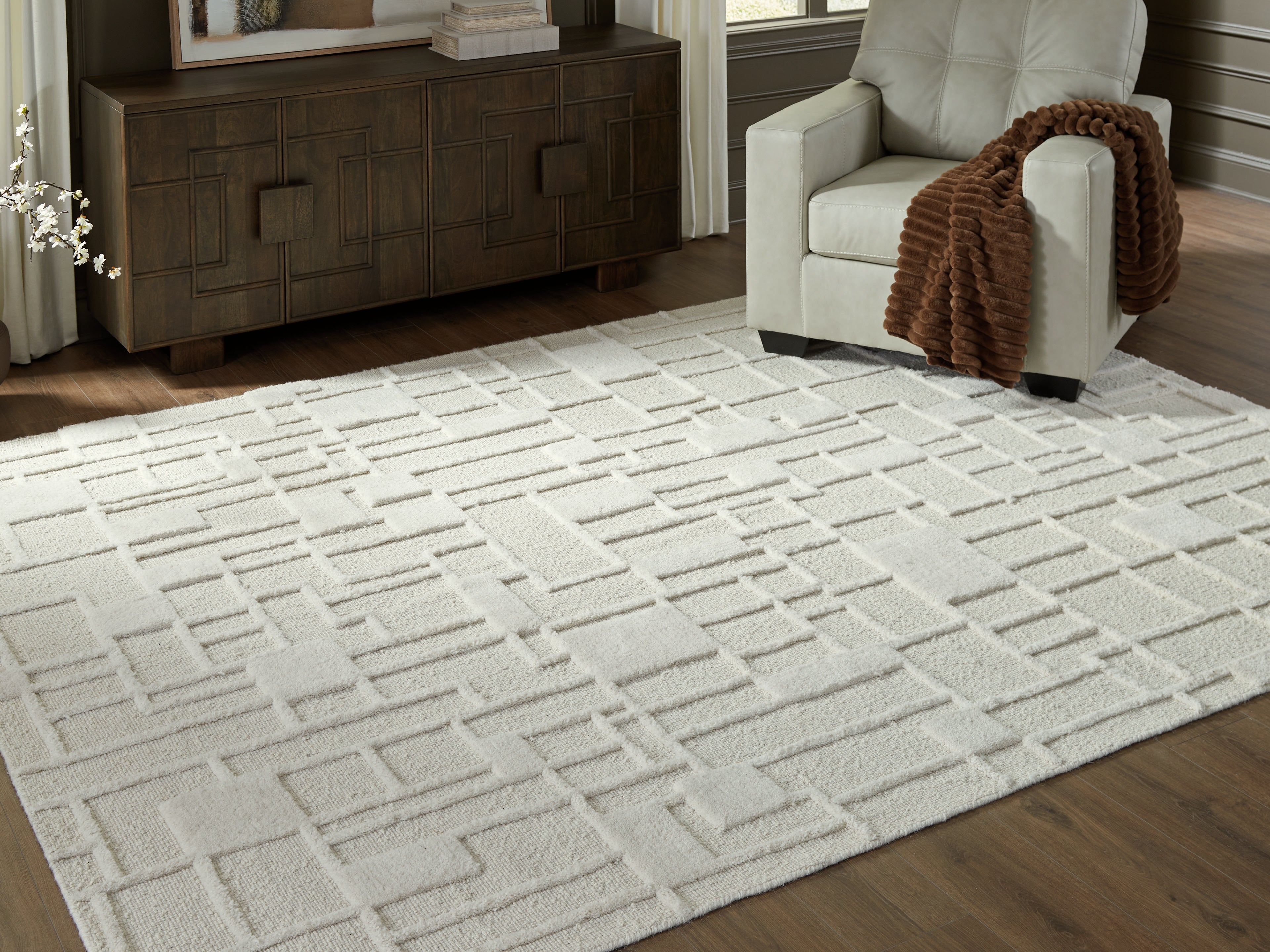 Lullora Furniture - Ashley Furniture - Empriss Rug - 7'8" x 10' Area Rug / Ivory - R407621