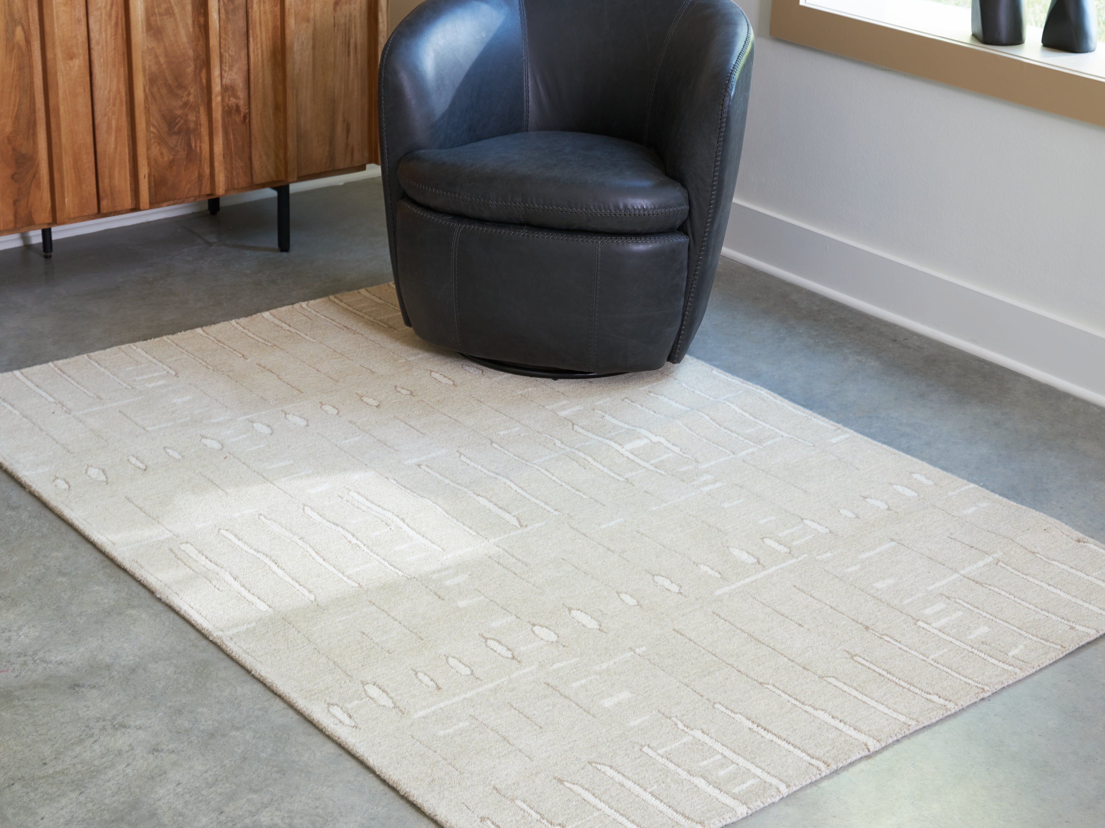 Lullora Furniture - Ashley Furniture - Wolbert Rug - 5' x 7' Area Rug / Tan/Ivory - R407662