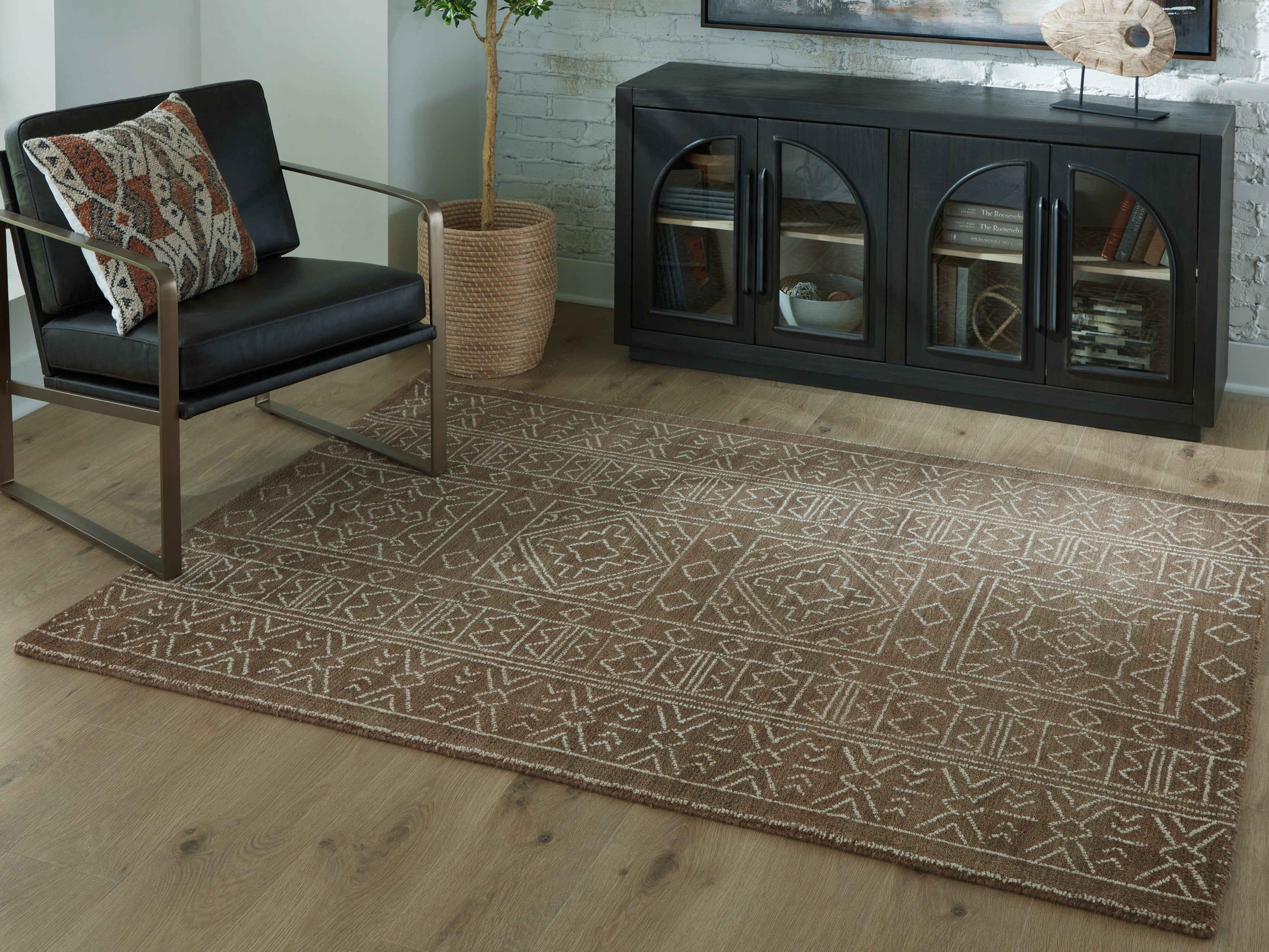 Lullora Furniture - Ashley Furniture - Merrittman Rug - 5' x 7' Area Rug / Brown/Ivory - R407702