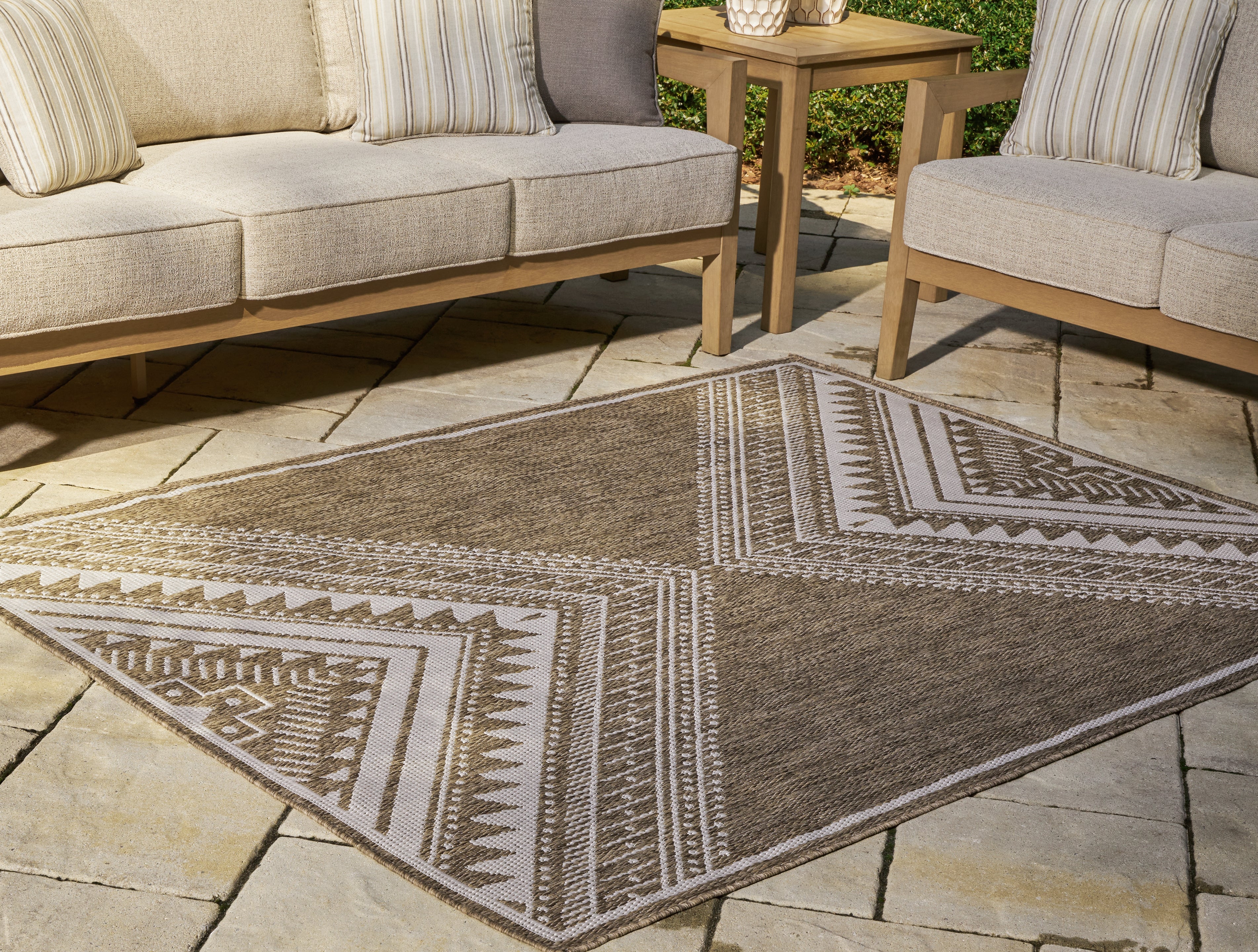 Lullora Furniture - Ashley Furniture - Dunsler Rug - 5' x 7' Rug / Brown/Cream - R900012